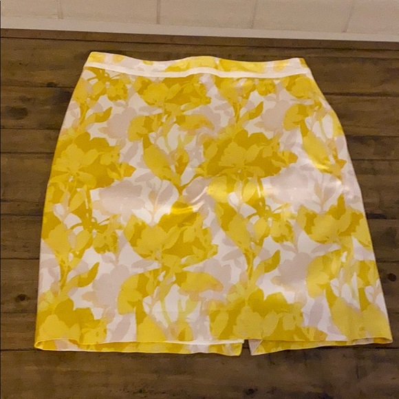 Banana Republic Dresses & Skirts - Spring skirt
